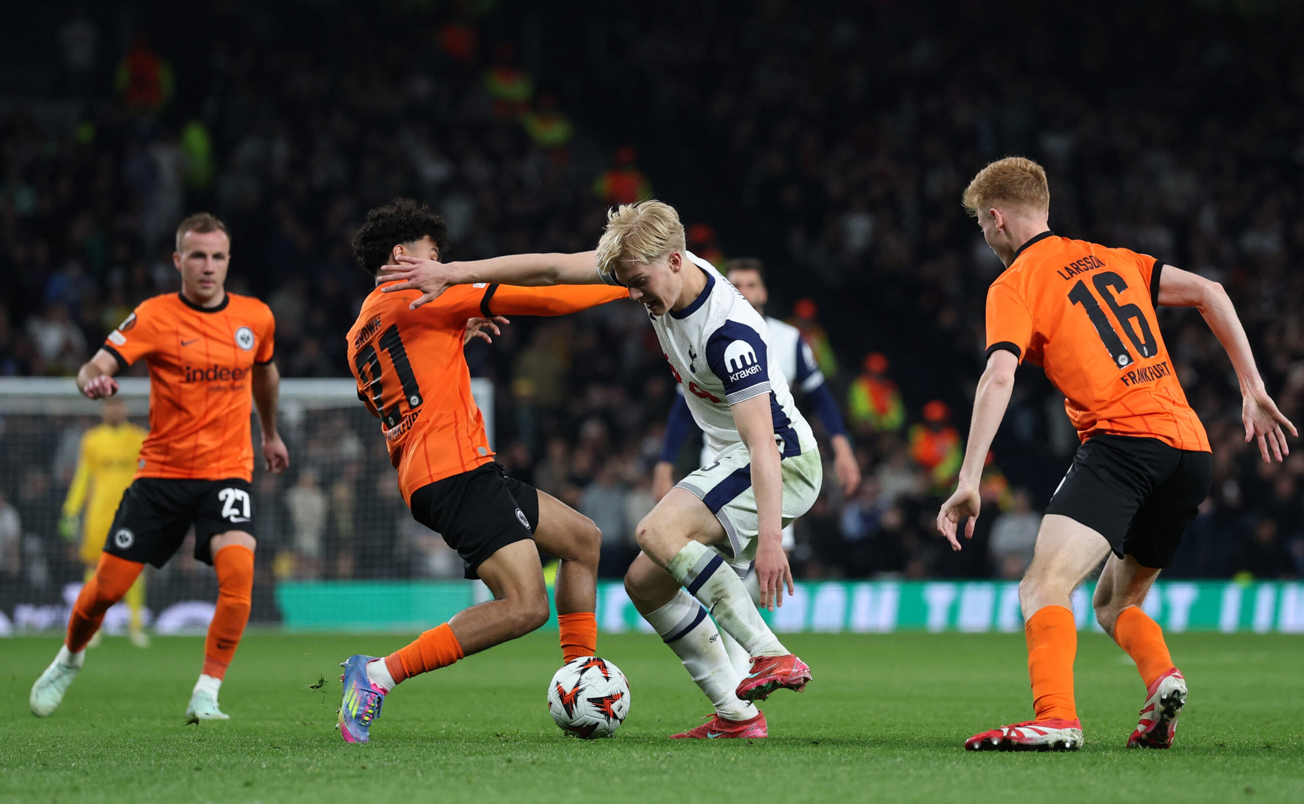 Το γυαλί έχει… σπάσει