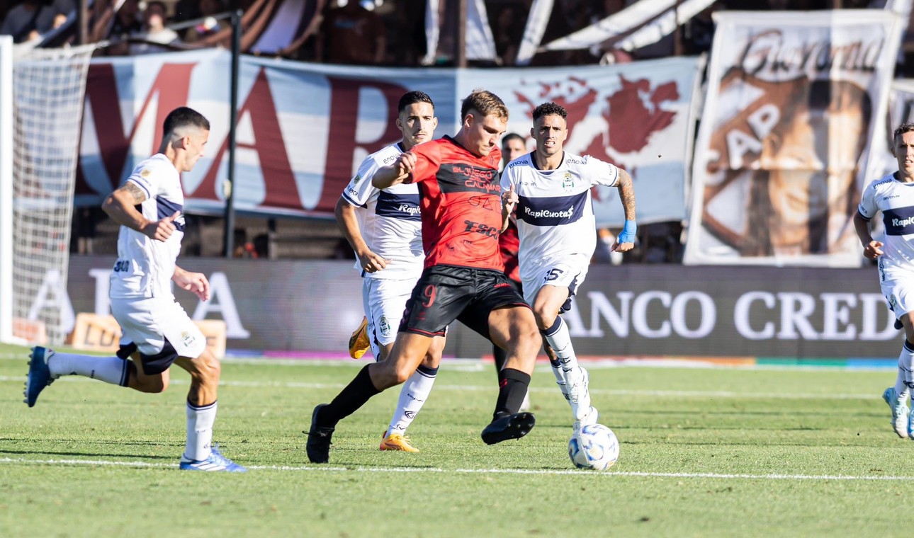 ximnasia-la-plata-platense-040525