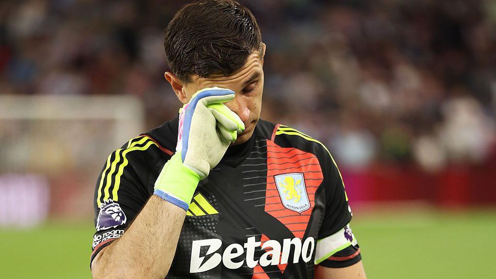 Άστον Βίλα Εμιλιάνο Μαρτίνεζ 