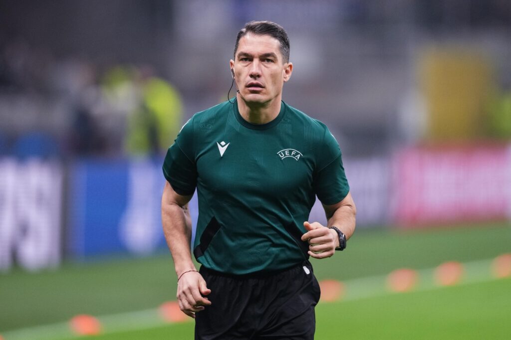 Παρί - Ατλέτικο διαιτητής: Φουλ του... φάουλ και των καρτών ο Κόβακς!