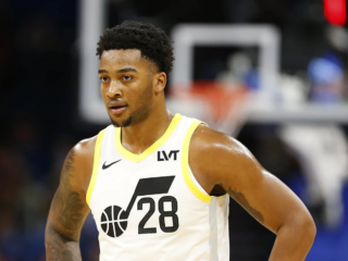 Σάρλοτ Χόρνετς - Γιούτα Τζαζ