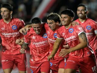 Ιντεπεντιέντε Ριβαδάβια - Αρχεντίνος Τζούνιορς