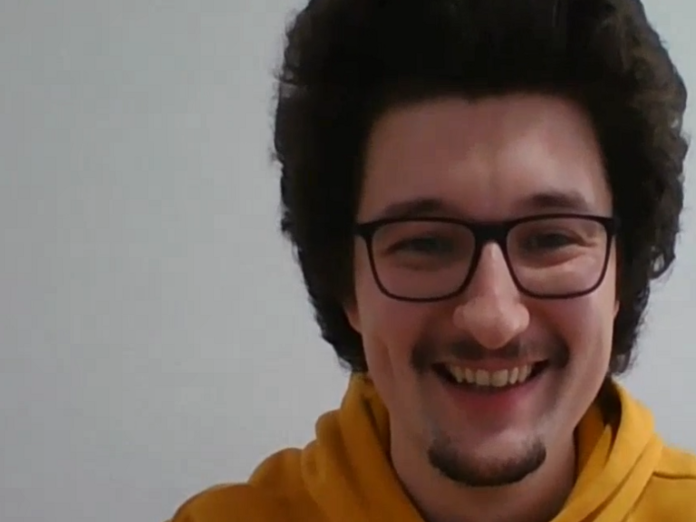 πρέπει-να-κοπούν-τα-μαλλιά-401877