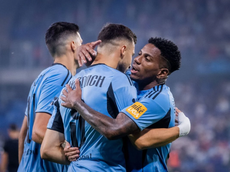 βάζει-αλλά-και-τρώει-398243