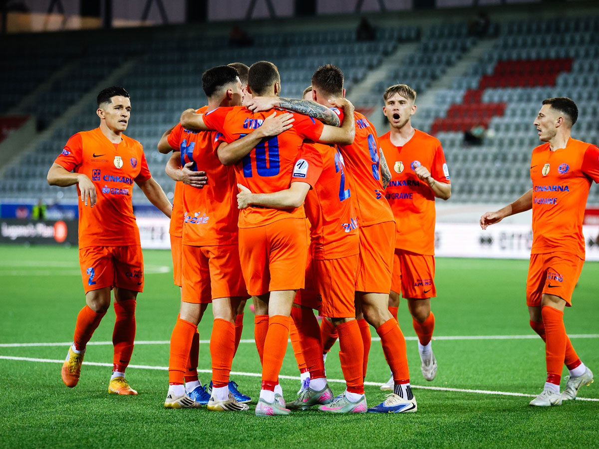 tselie-loygkano-140825