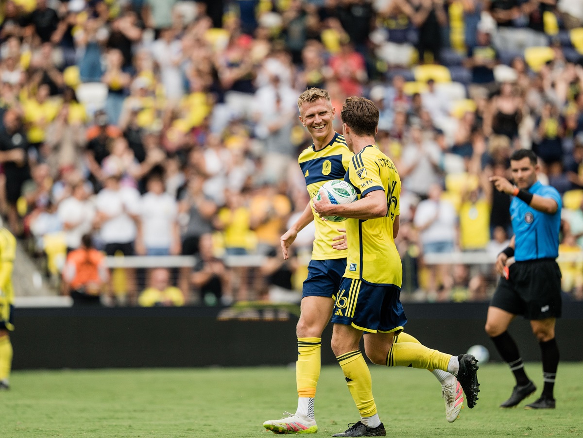 sent-loyis-siti-nasvil-100825