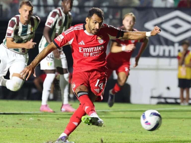 αετοί-σε-χαμηλή-πτήση-και-ο-εορτασμό-400847