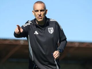 Εστρέλα Αμαδόρα - AVS