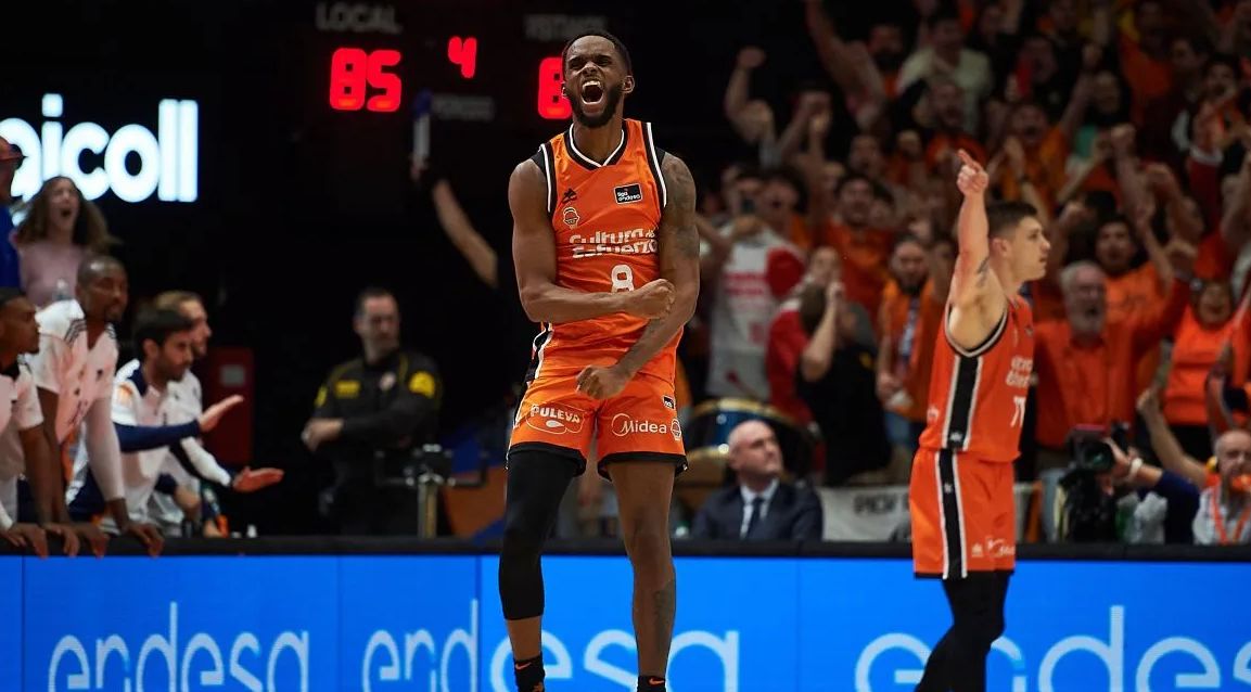 Με φόρα στην πρεμιέρα οι «νυχτερίδες»