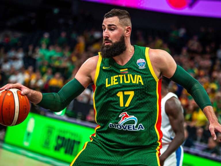 πιάνει-ταβάνι-ο-βαλανσιούνας-403856