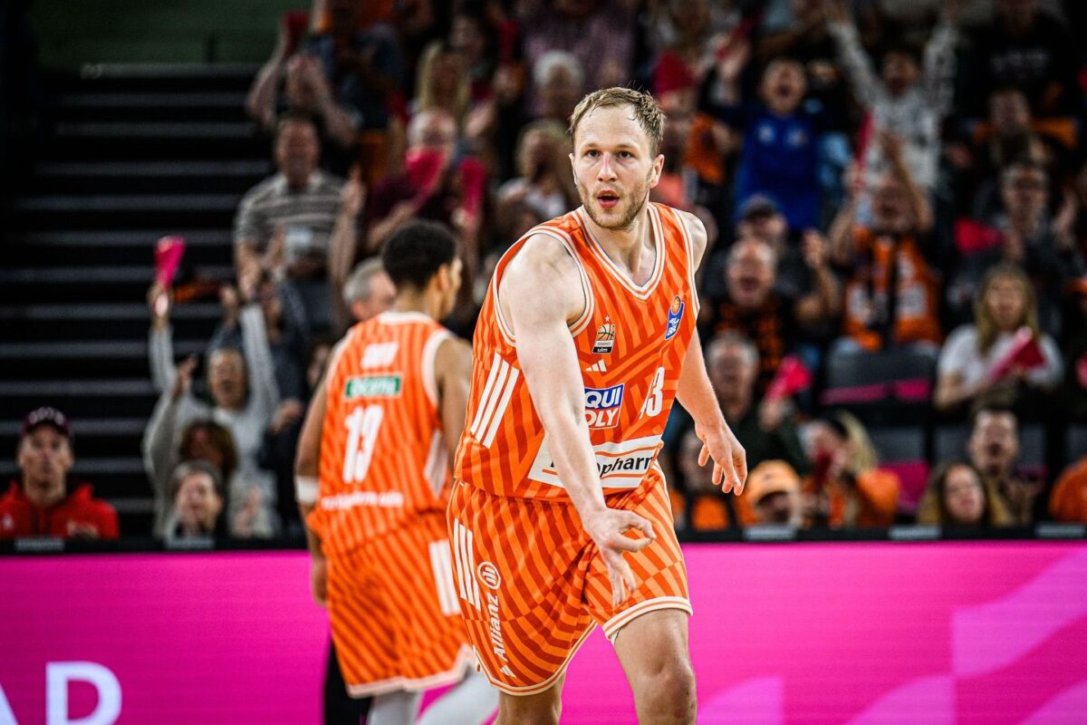 Με το πόδι στο γκάζι η Ουλμ