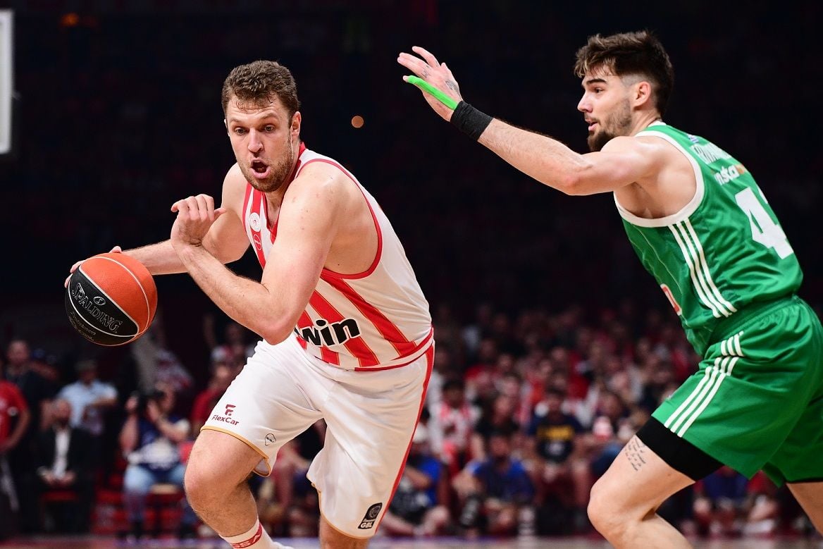 «Ερυθρόλευκη» υπεροχή και «πράσινες» δυσκολίες