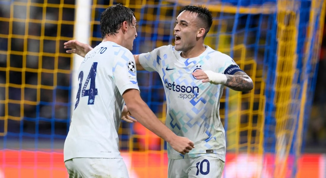 Σε αντίθετη τροχιά