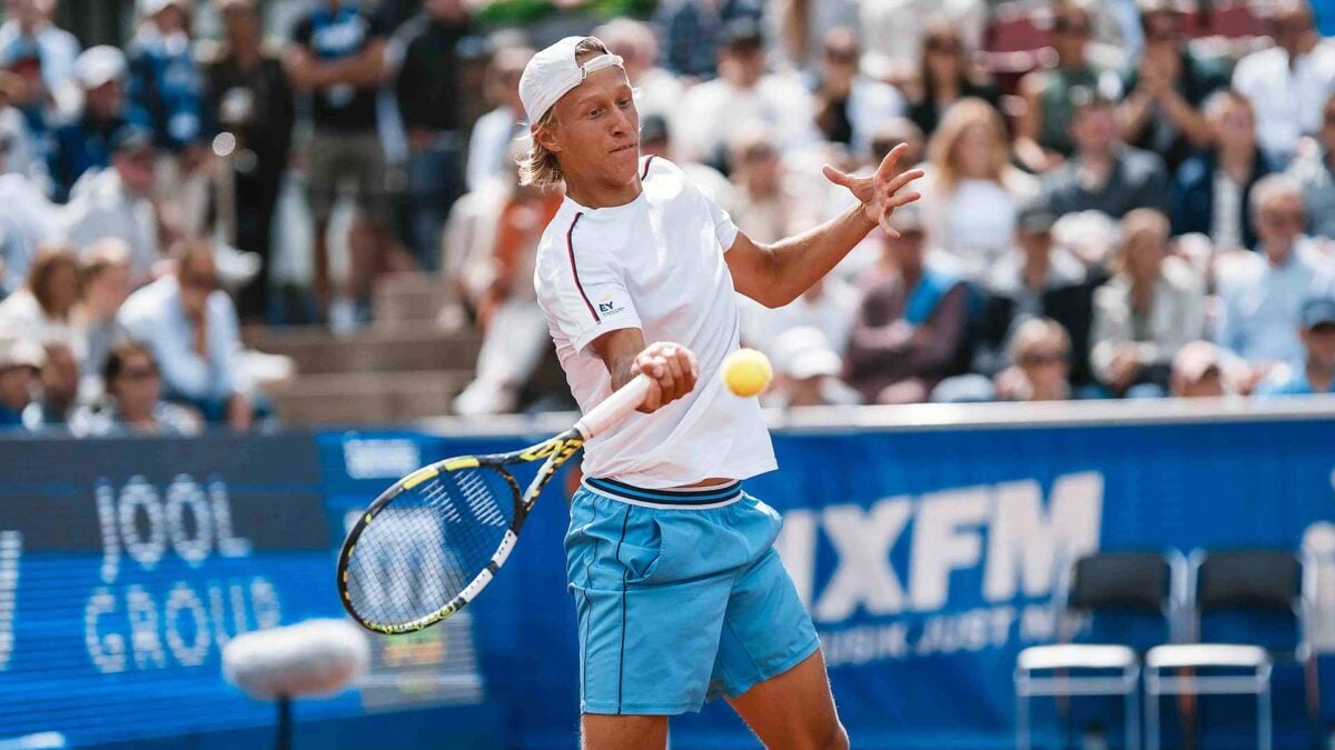 Το μήλο κάτω απ’ τη μηλιά