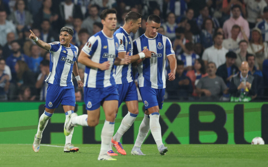 «Φωτιά» οι δράκοι