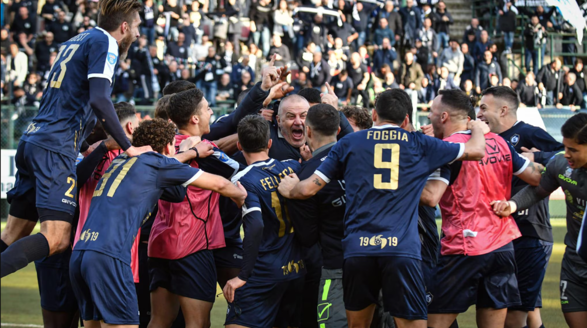 Σε αντίθετη τροχιά