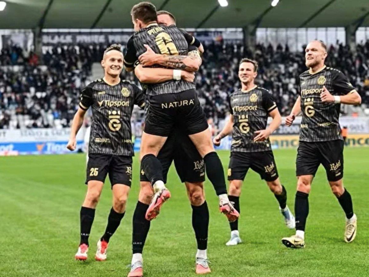 Κάρβινα - Χράντετς Κράλοβε