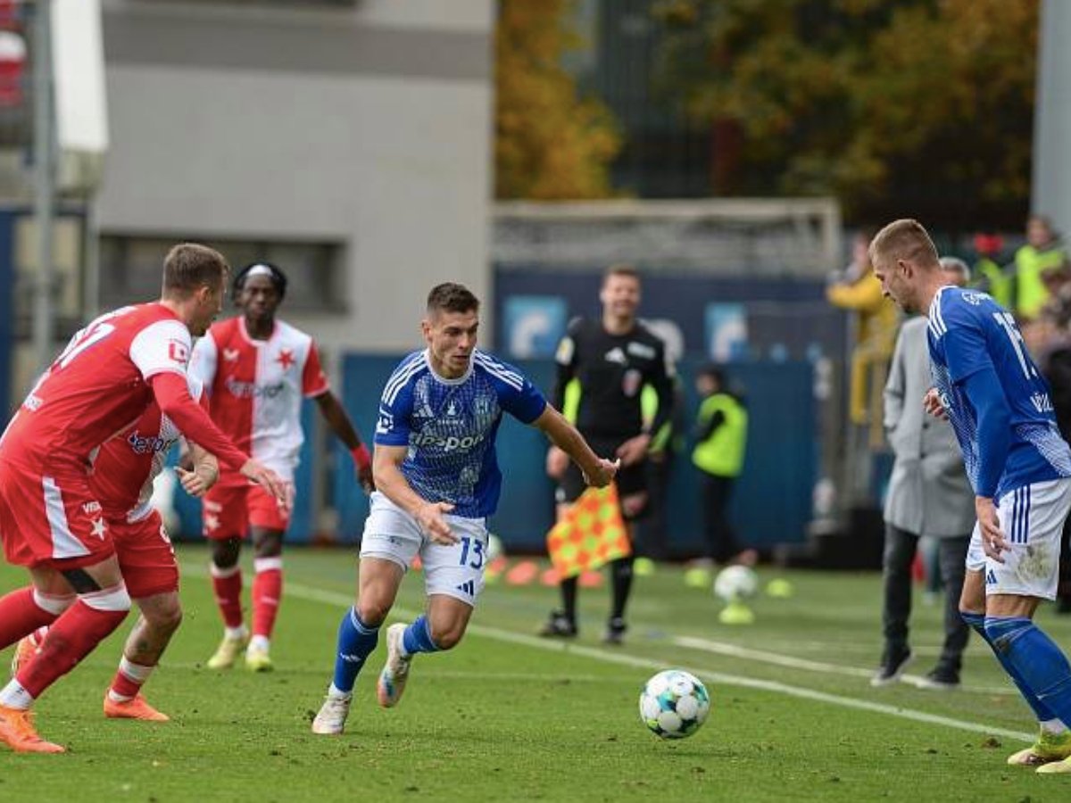 Μλάντα Μπόλεσλαβ - Σίγμα Όλομουτς