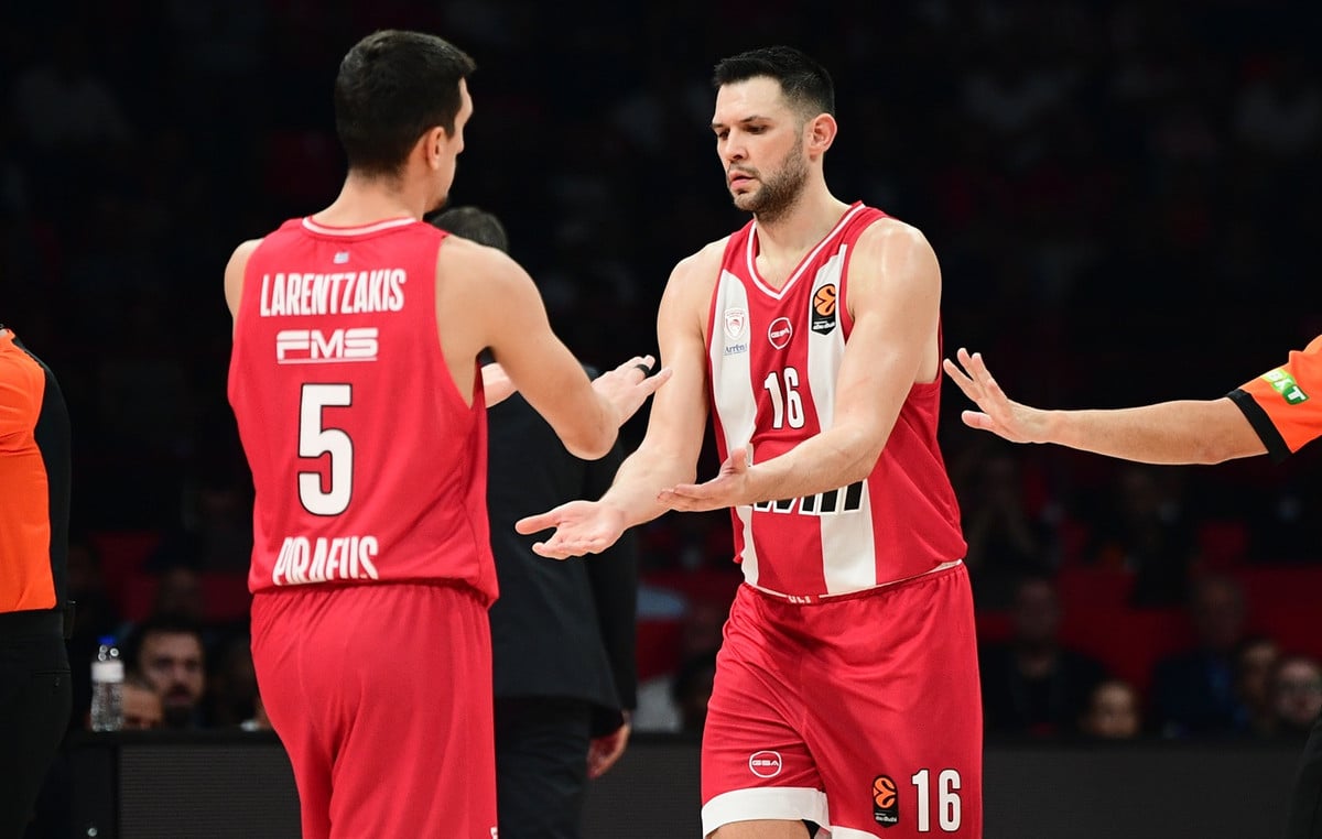 Περιμένοντας μια σκληρή μάχη