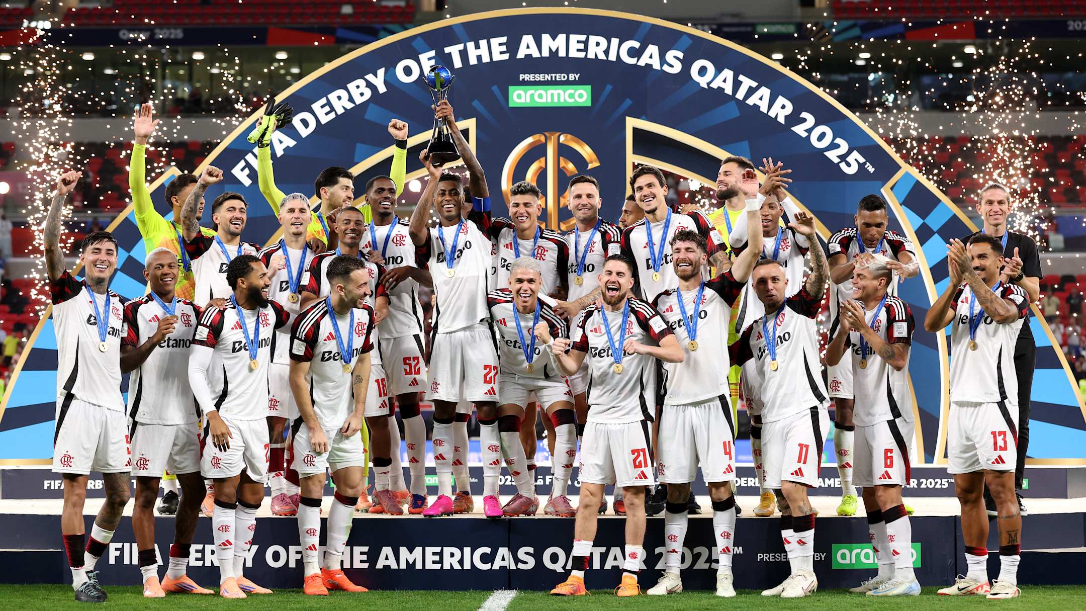 flamengko-piramints-131225