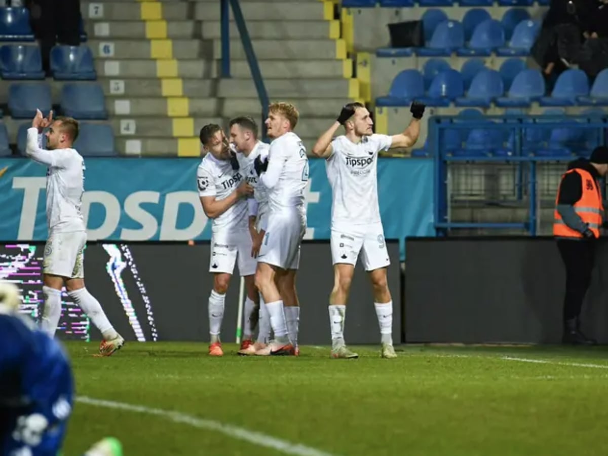 Ντούκλα Πράγας - Σλόβαν Λίμπερετς