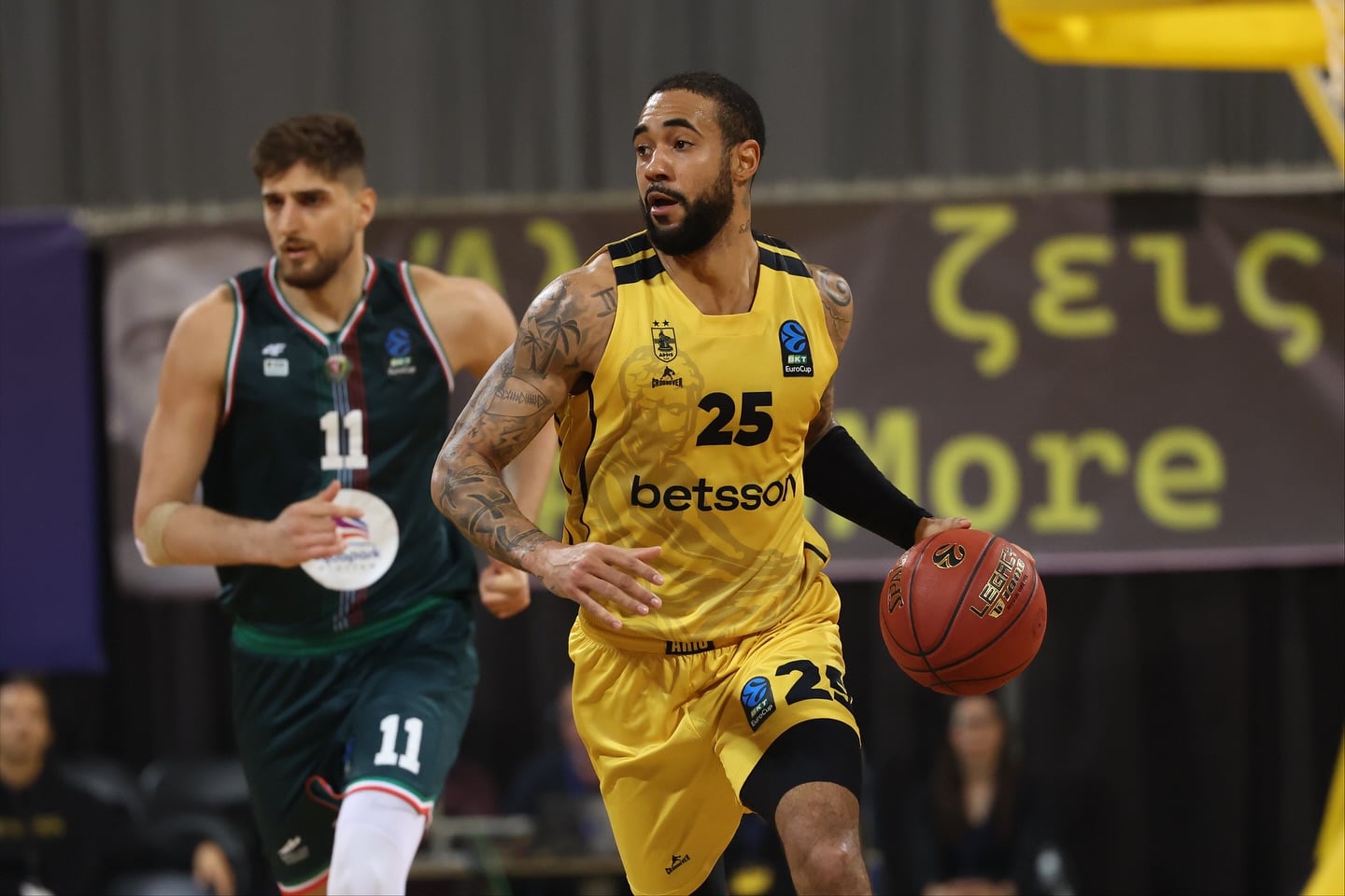 aris-venetsia-101225