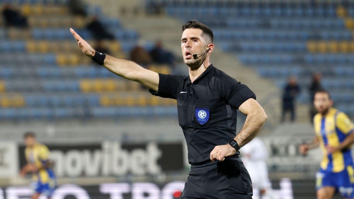 ΑΕΚ - Ατρόμητος διαιτητής