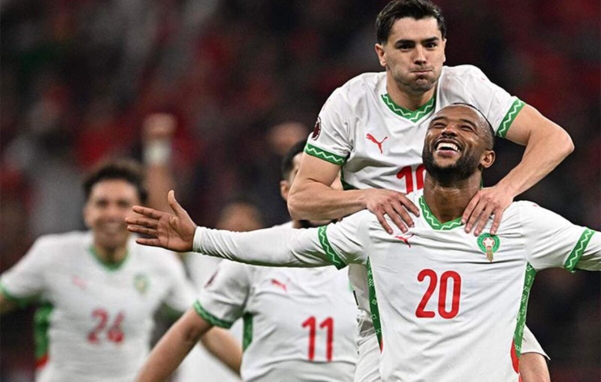 Με τον κόσμο στο πλευρό του