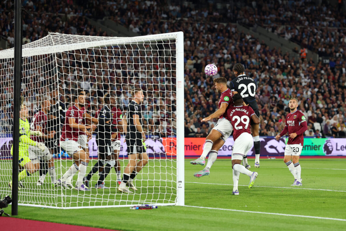 Φαβορί κι επιφυλάξεις