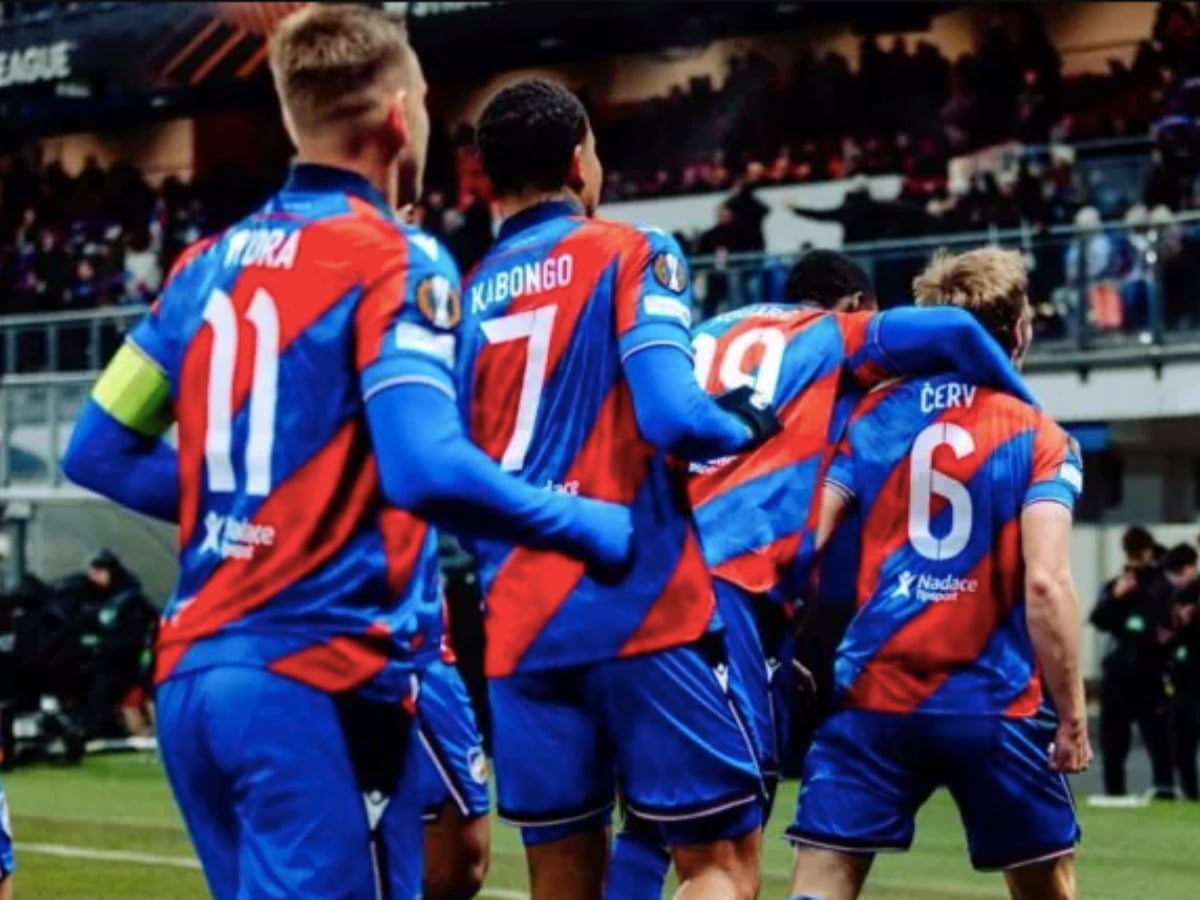 Κάρβινα - Βικτόρια Πλζεν