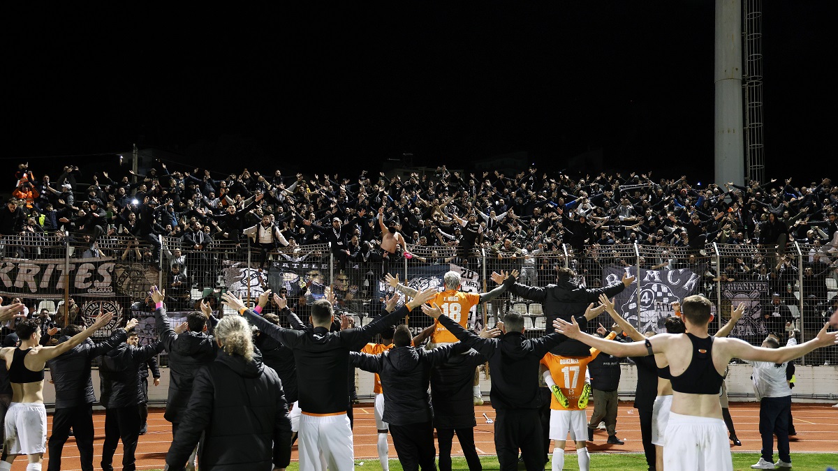 Γεμάτος, αλλά και τόσο άδειος