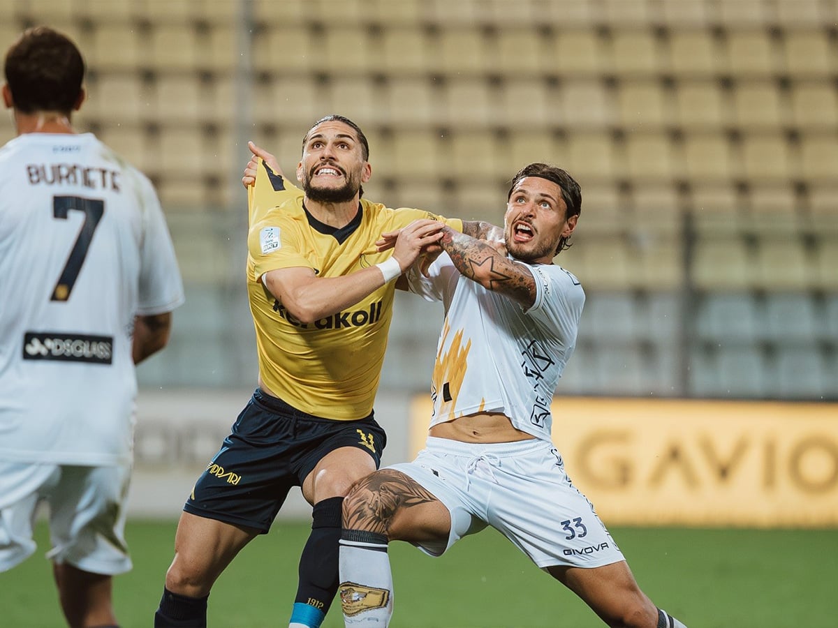 Γιούβε Στάμπια - Μόντενα