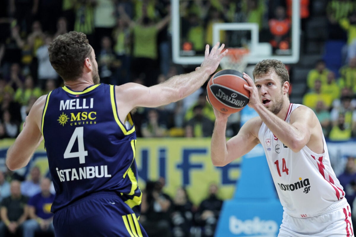 Ντέρμπι κορυφής στο ΣΕΦ με ειδικά στοιχήματα!