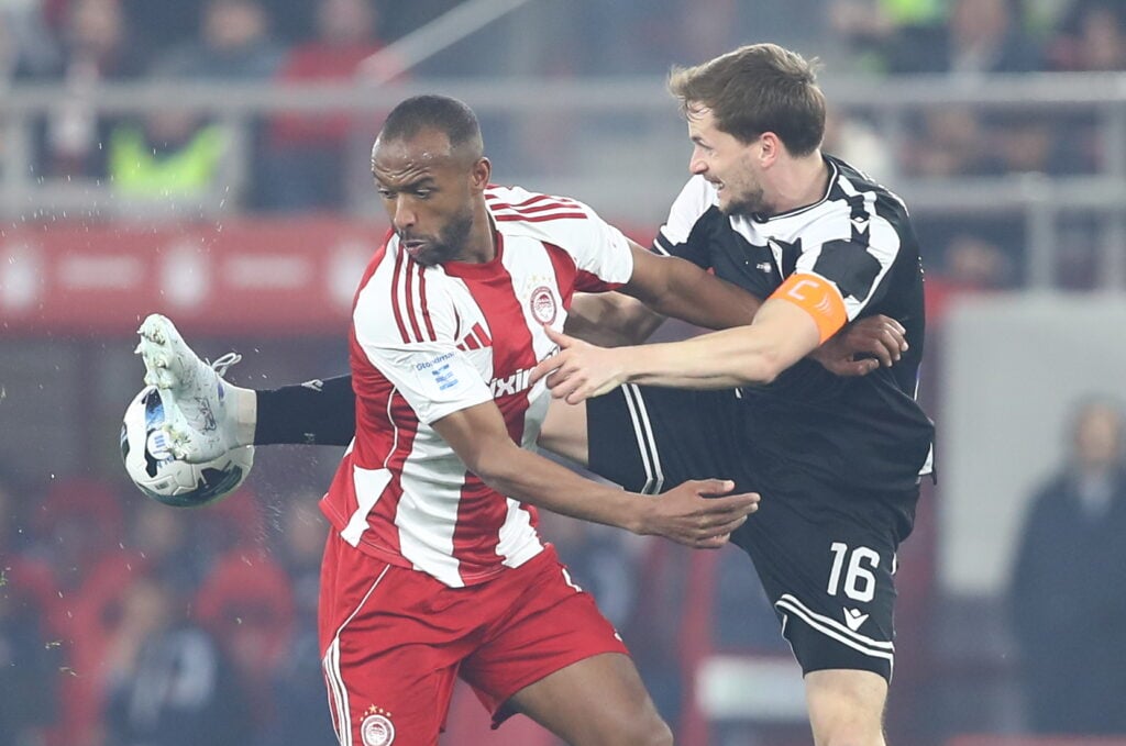 H τελευταία στροφή της Super League με ειδικά στοιχήματα!