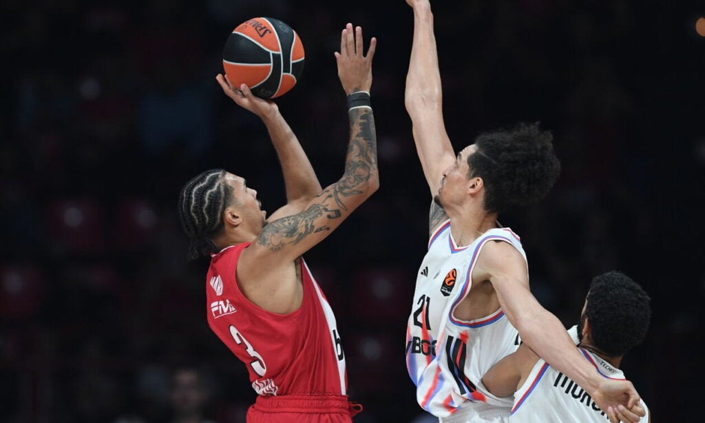 Πιο κοντά στην τετράδα