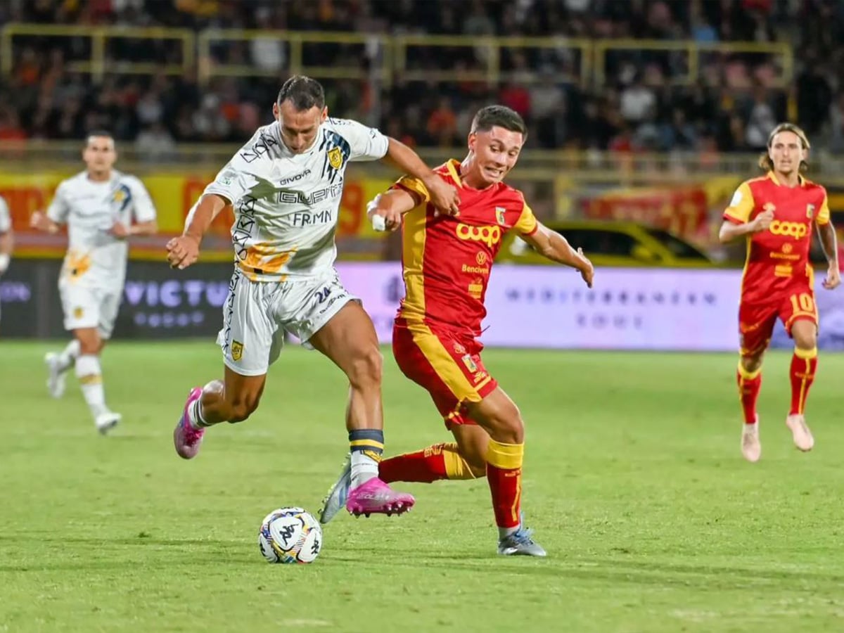 Γιούβε Στάμπια - Καταντζάρο