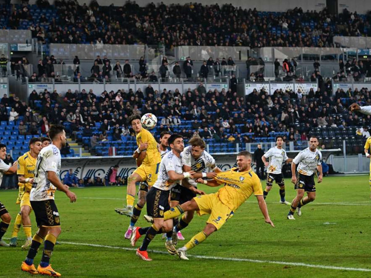 Γιούβε Στάμπια - Φροζινόνε