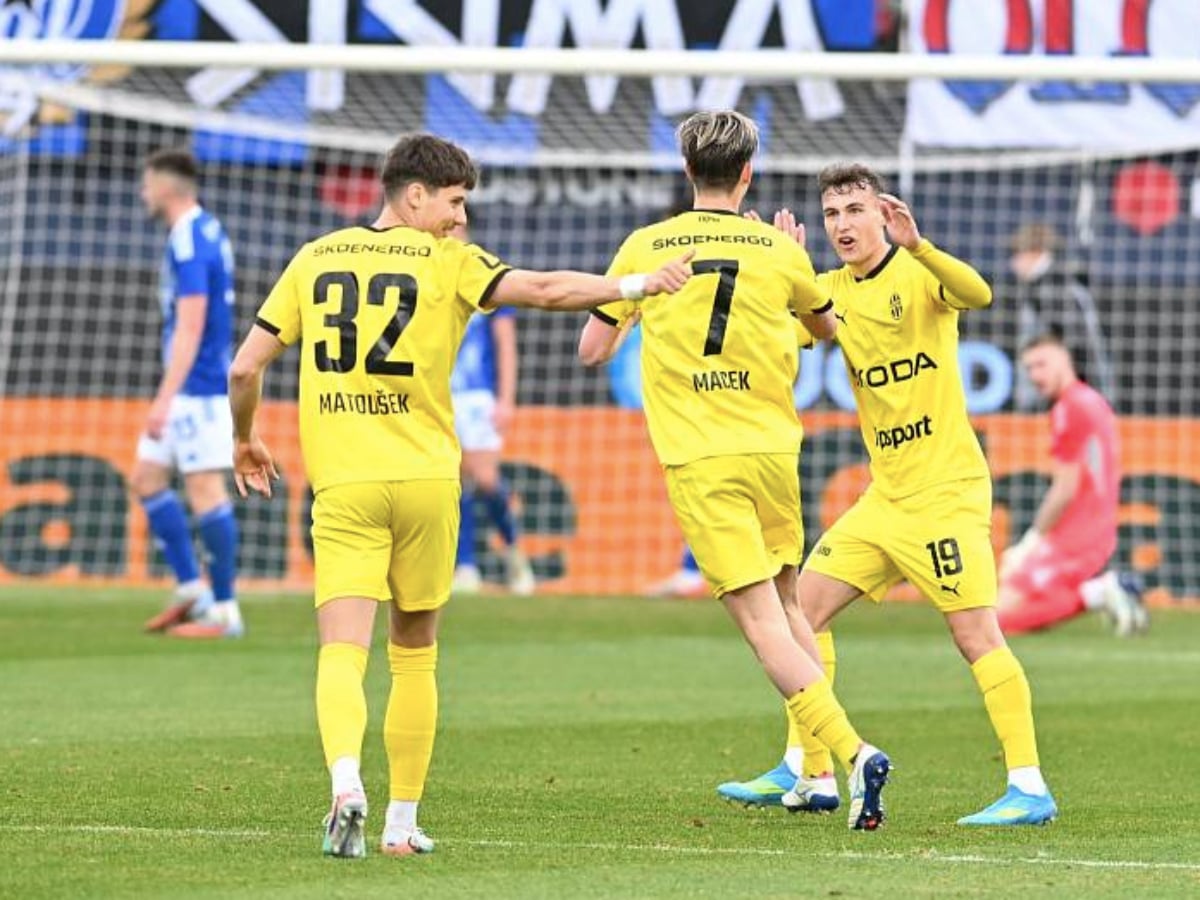 Μλάντα Μπόλεσλαβ - Ντούκλα Πράγας