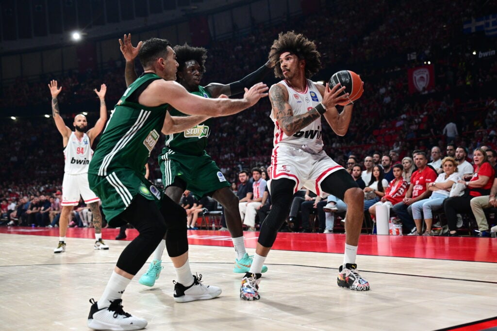 Έπαθλο* ανταμοιβής στον 4ο τελικό της Stoiximan Greek Basket League!