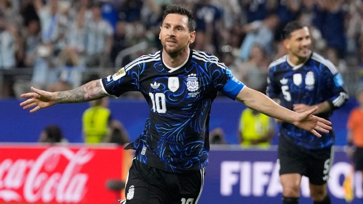 GOAT λαμπρός την οδηγεί!